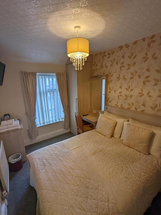 The Stafford Bed & Breakfast Blackpool Room photo