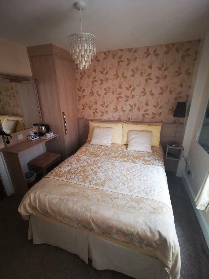 The Stafford Bed & Breakfast Blackpool Room photo